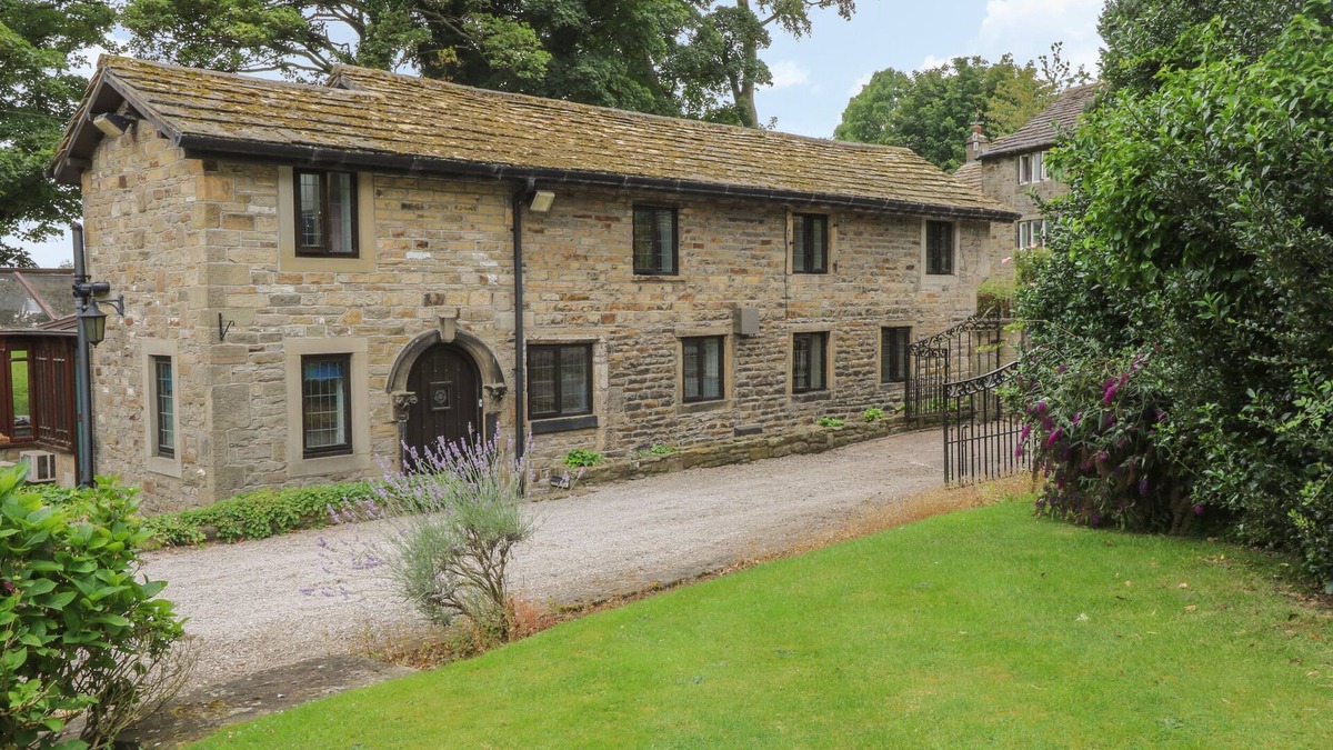 Sutton-in-Craven Cottage | RYECROFT BARN, pet friendly in Cross Hills