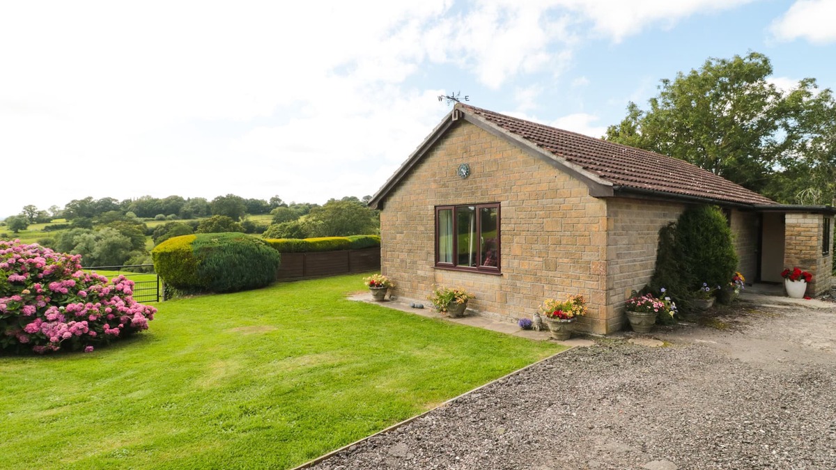 Shaftesbury Cottage | RYECROSS FARM COTTAGE, family friendly, with a garden in Shaftesbury