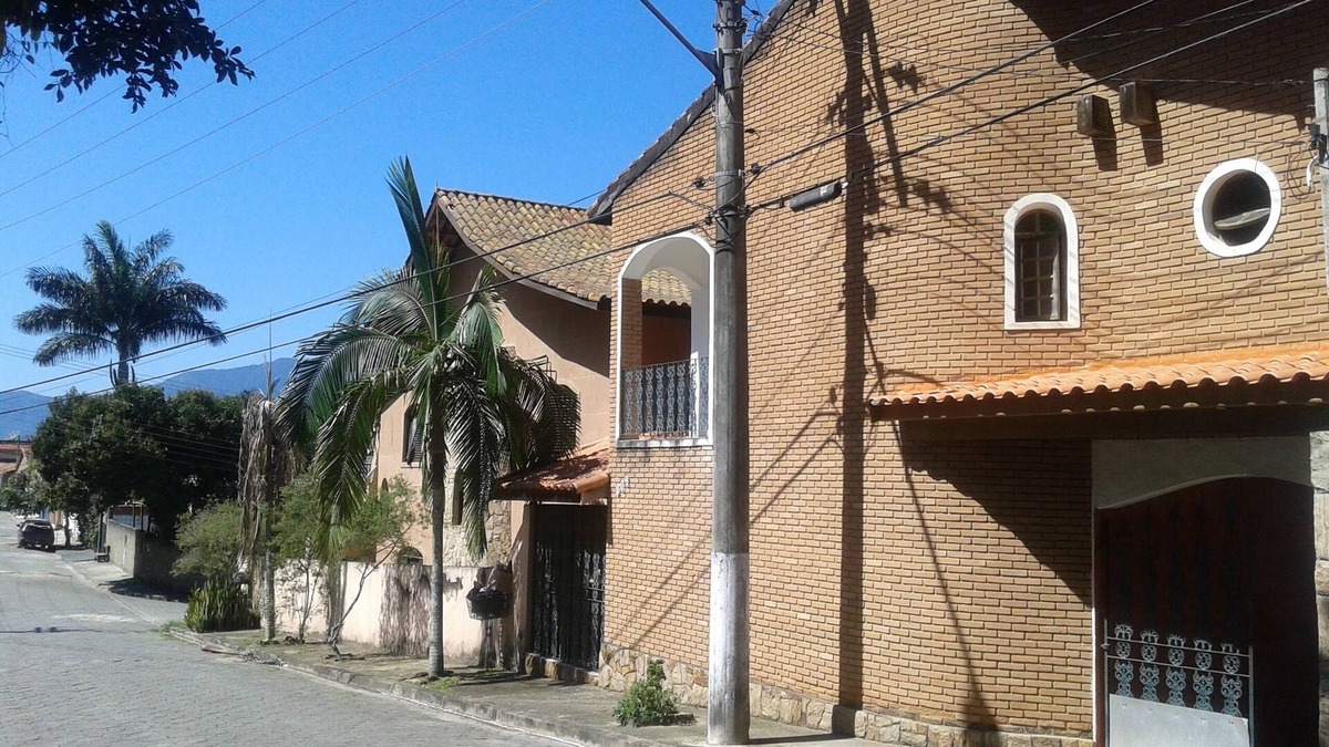 Sao Francisco da Praia House | São Sebastião Townhouse with pool, play area, 5dorm, accommodation 21 people