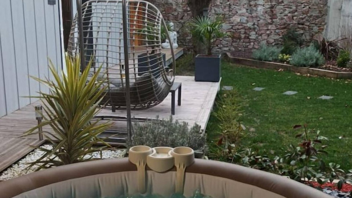 Balbigny Apartment | Séjour en Amoureux Avec Jacuzzi + Sauna