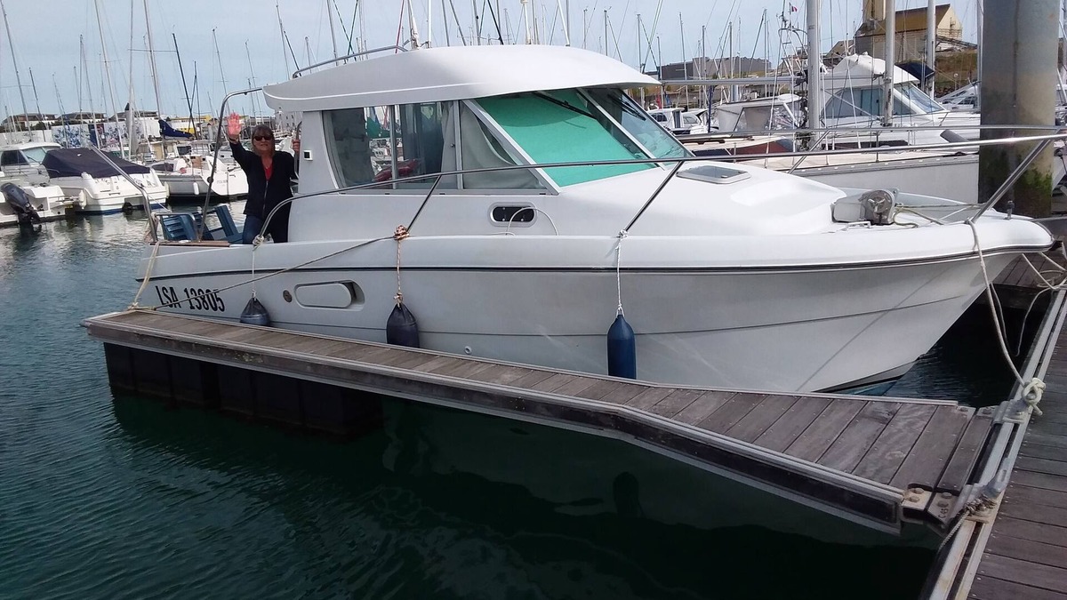 Les Sables d'Olonne Boat Rental | Séjour insolite sur un bateau au ponton