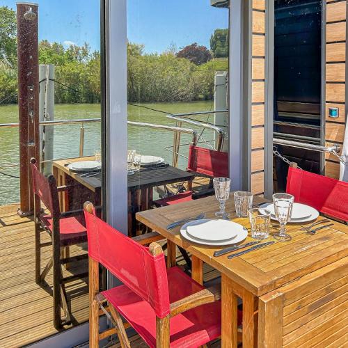 Gallician Boat Rental | Séjour Unique sur un Bateau "Marius"