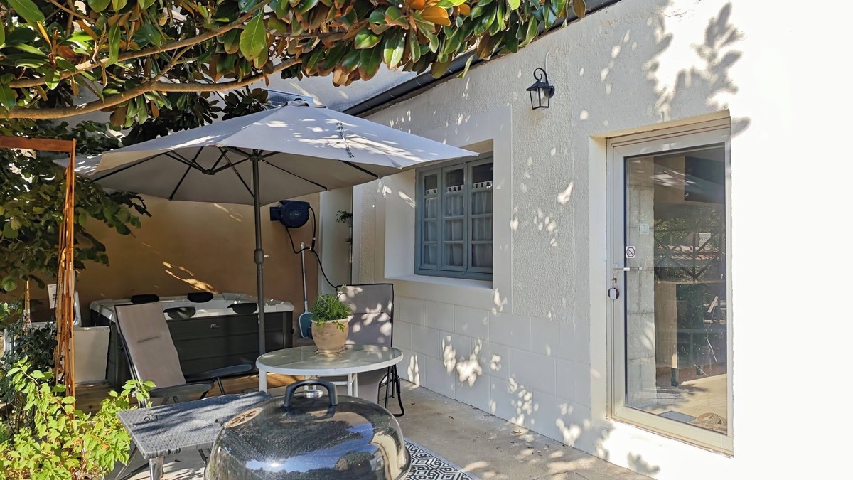 Le Bugue House | Séjournez au Gîte Üros: Terrasse Avec Spa, Parking Privé, Proche des Sites