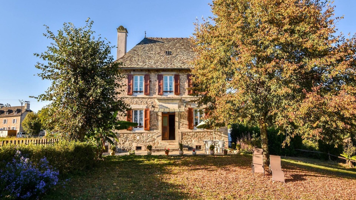 Senezergues House | Sénezergues Garden Hideaway