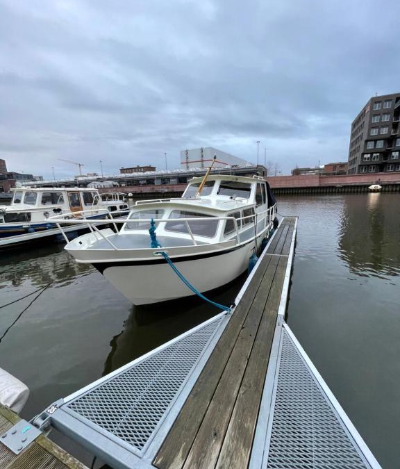 Uberseestadt Boat Rental | Süsses Motorboot - Bremen Überseestadt