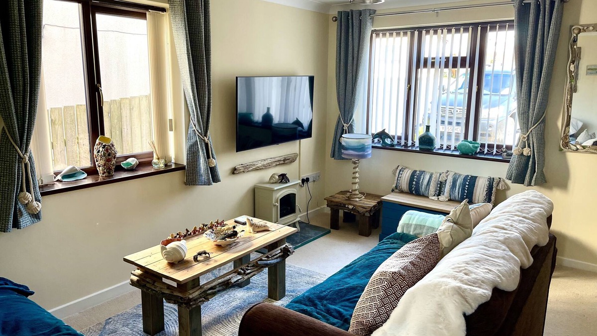 Cemaes Bay House | Sŵn y Nant Modern Coastal Cottage, Cemaes Bay, Anglesey