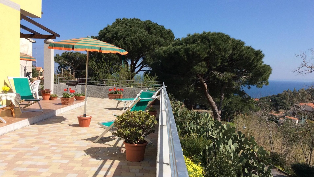 Sant' Andrea Apartment | S. Andrea Yellow House Terrace