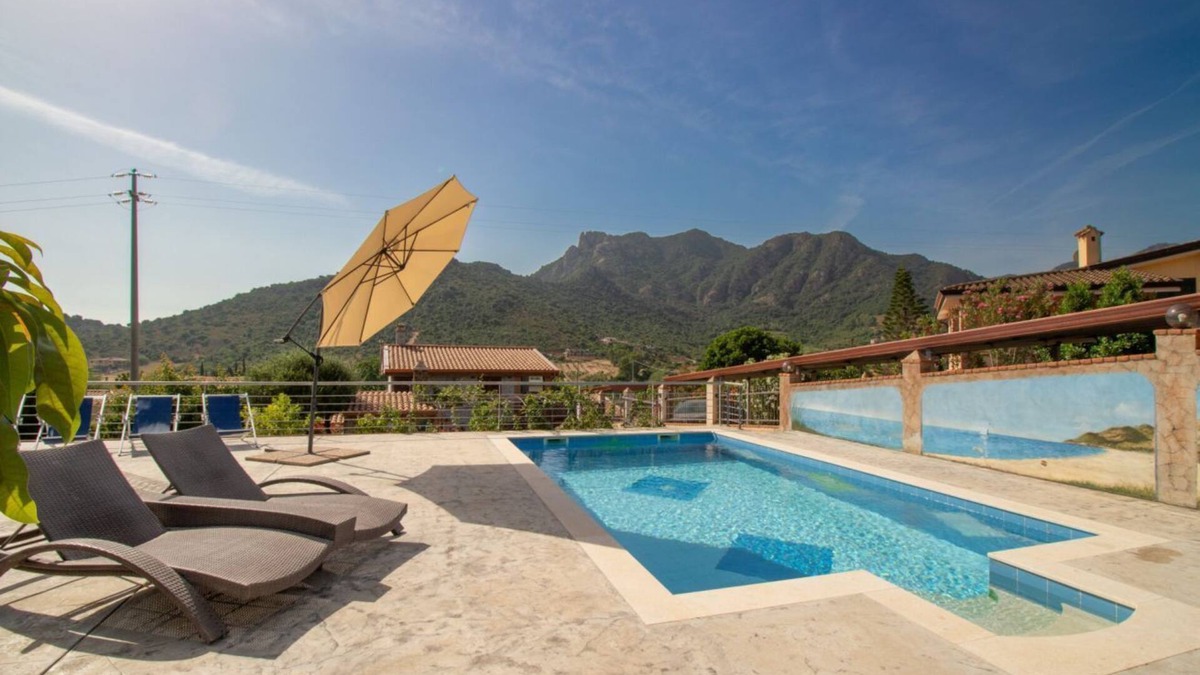 Cardedu Apartment | S'Omu and Assunta 1P apartment with terrace and private pool.