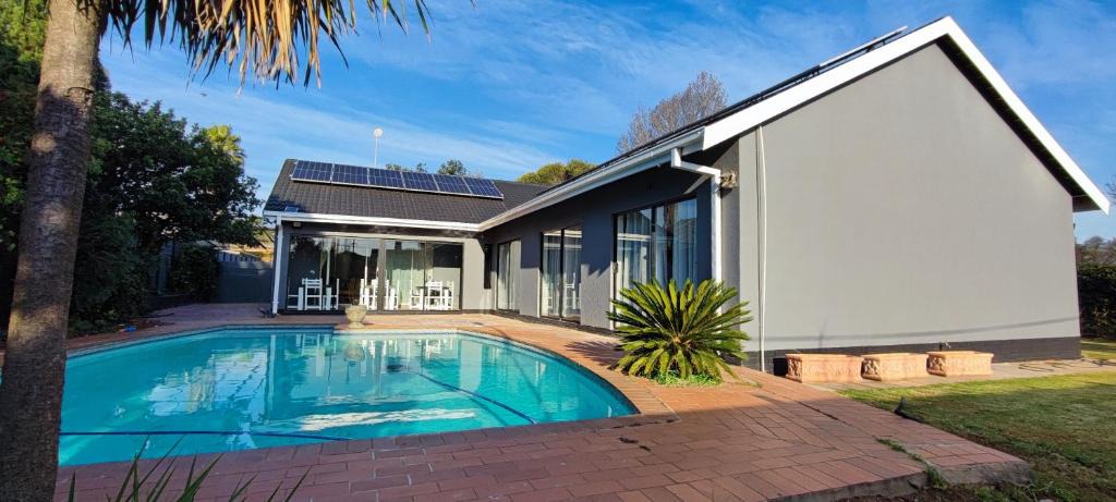 Meyerton House | S & S Village Guest House