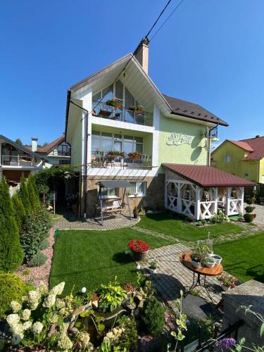 Skhidnytsya House | S'Vitt