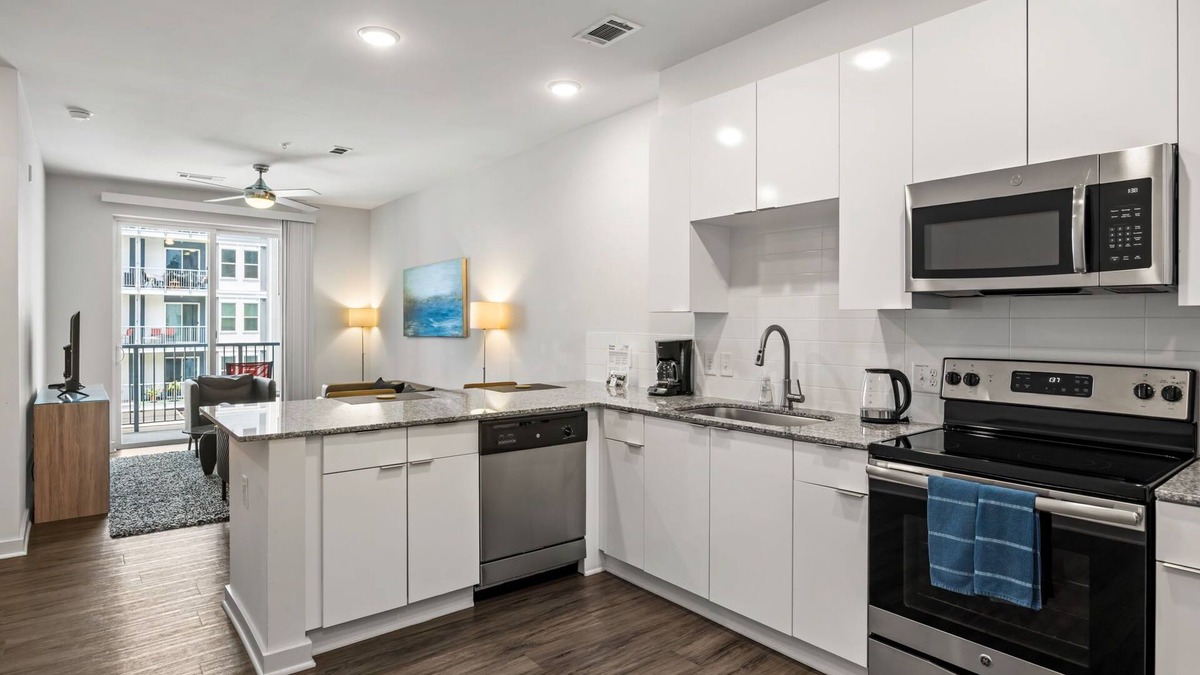 Midtown Apartment | (S1BF) Rare Find - Bright and Modern 1-BR w/Free Parking