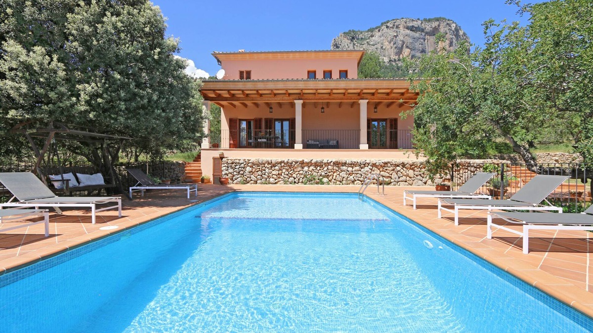 Alaro House | Sa Sort de Can Moix: private swimming pool, tranquility, terraces, internet