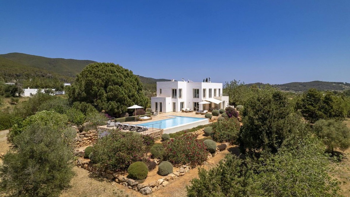 Santa Eulalia del Rio Villa | Sa Vinya Vella Prestige Villa - large pool - luxury retreat