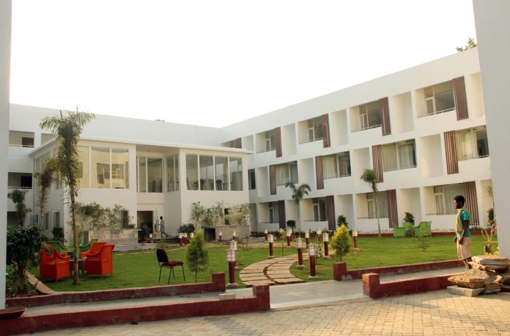 Courtallam Hotel | SAARAL RESORTS & HOTELS PVT Ltd