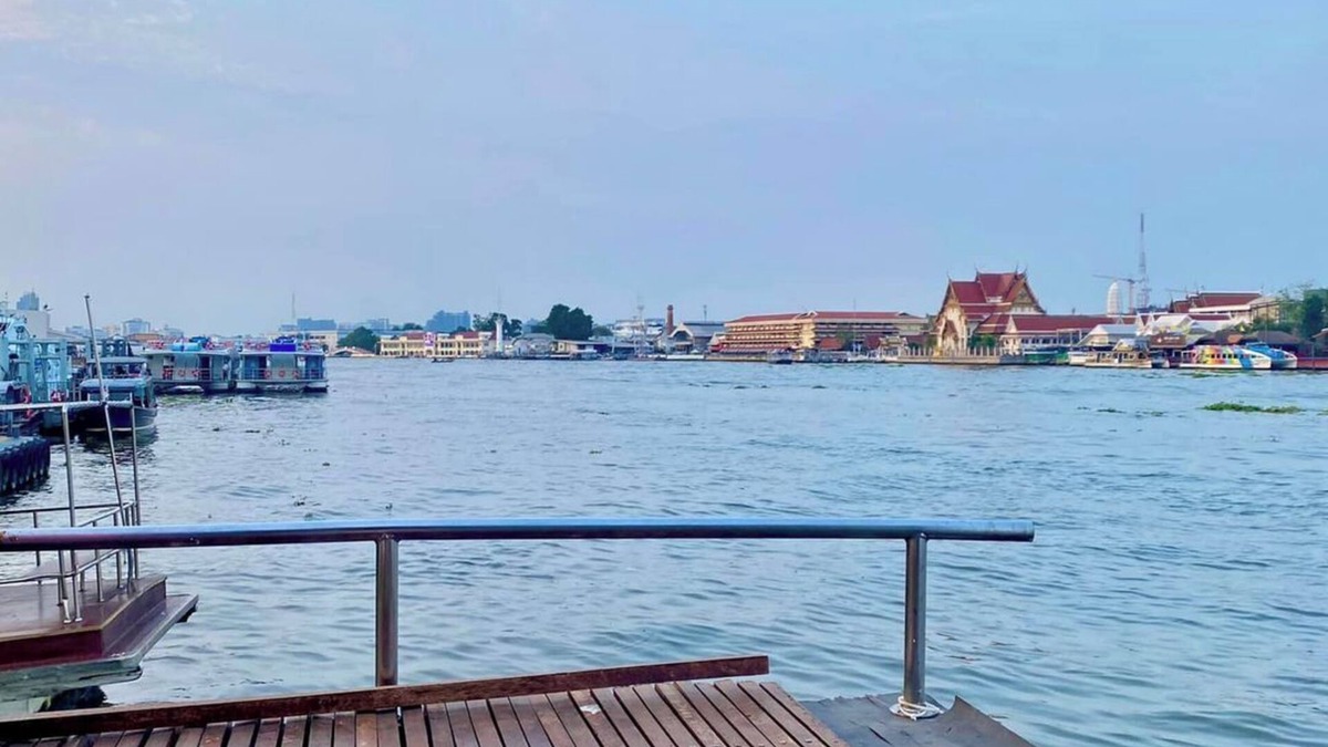 Siriraj Boat Rental | Sabai Sabai Liveaboard Bangkok Your Stay on the river in the center of Bangkok.