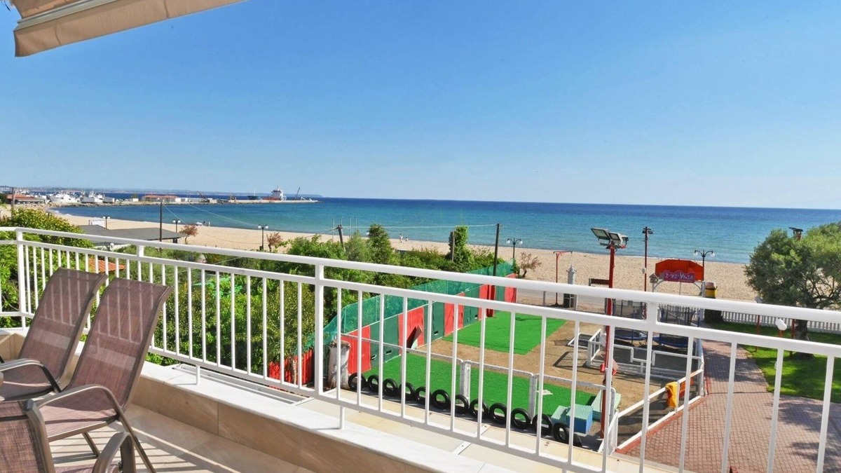 Nea Moudania Apartment | Sabbia Seafront Apartment 3 by RentalsPro