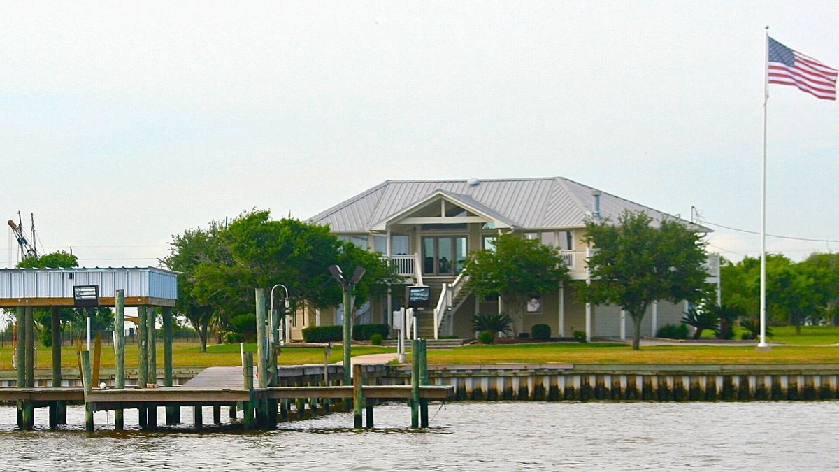 Lakeview Jefferson County Cabin | Sabine Lake Lodge; Waterfront on Sabine Lake
