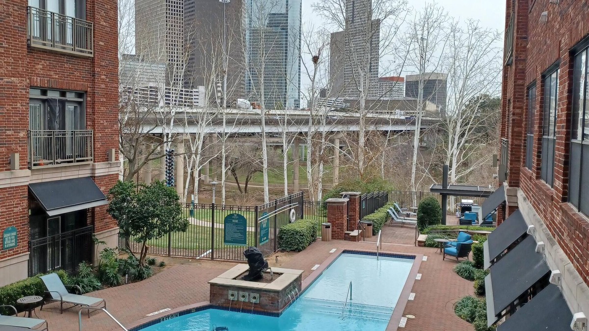 Montrose Apartment | Sabine street Lofts Forget your worries in this spacious peaceful atmosphere