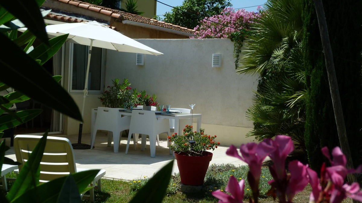 Les Sablettes House | Sablettes beach at 200m. Maisonette with Garden Terrace