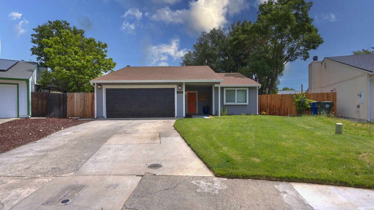 Southeastern Sacramento House | Sacramento Retreat w/Pool, Tub, & Backyard Golf Oasis