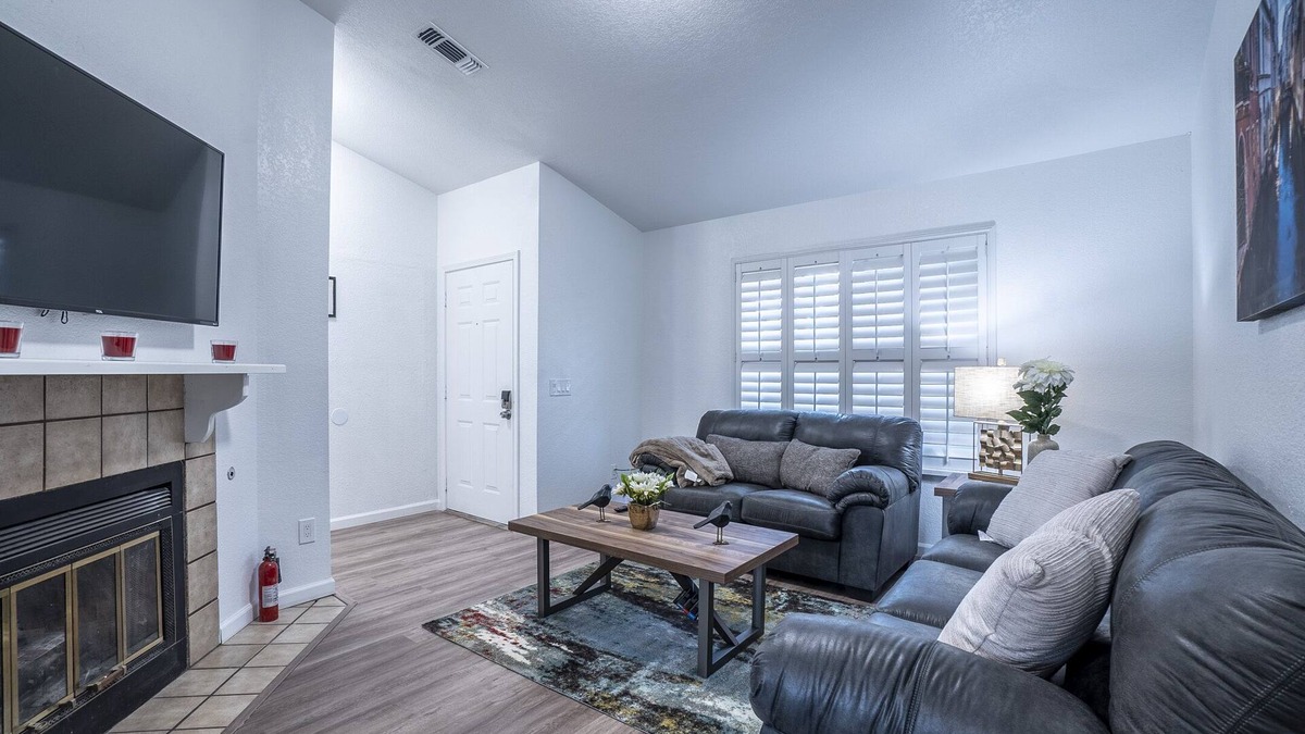 Southwestern Sacramento House | ☀️SACTO SUNNY HOUSE ☀️