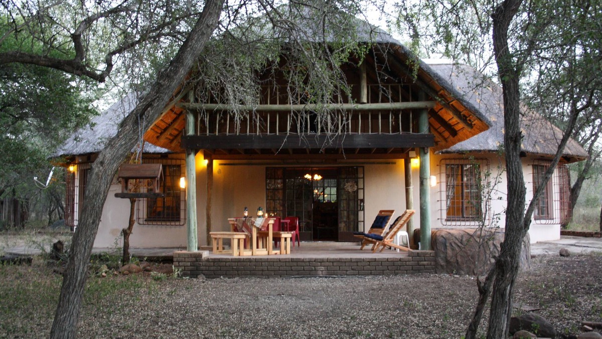 Marloth Park Cottage | Sadadu holiday house bordering Kruger National Park, Free wifi