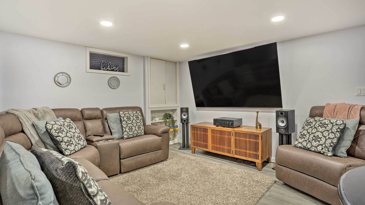 Saddle Brook Apartment | Saddle Brook Studio with Patio - Near NYC!