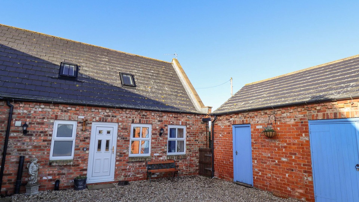 Louth Cottage | SADDLE RACK COTTAGE, romantic, country holiday cottage in Fulstow