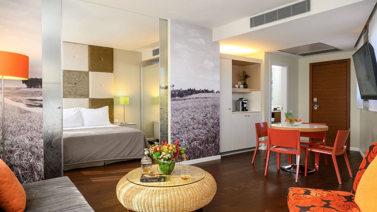 Be'er Ya'akov Hotel | Sadot Hotel Ben Gurion Airport - an Atlas Boutique Hotel
