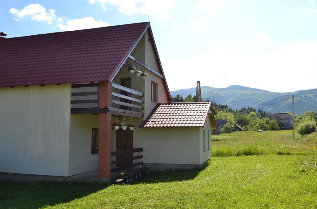 Podobovets House | Sadyba Sunny House