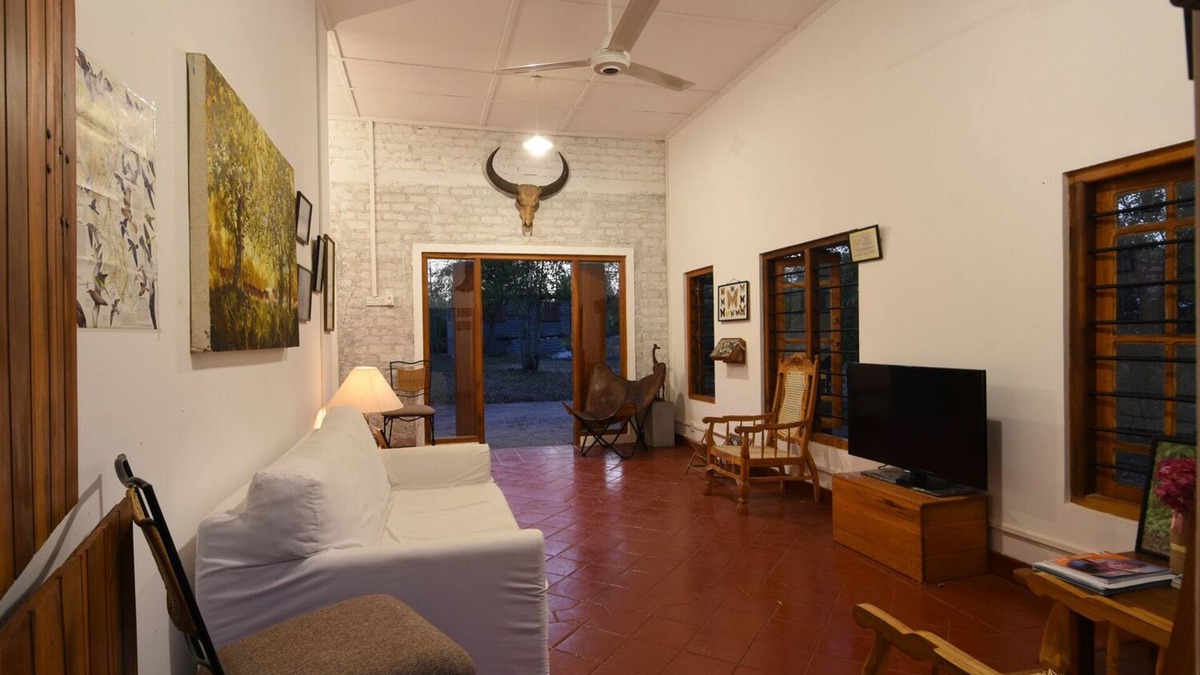 Puttalam Ski Chalet | Safari Lodge by the lake/in a birding site