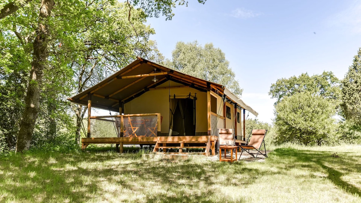 Espagnac House | Safari lodge tent pond edge-Corrèze Dordogne Valley