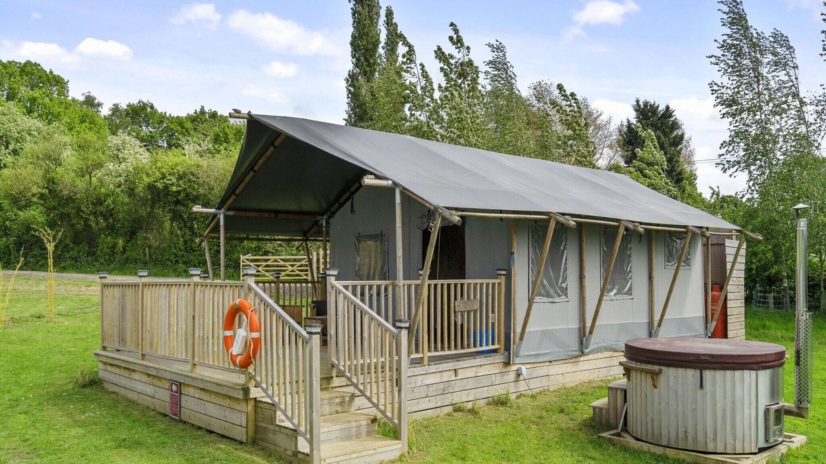 Hertford Ski Chalet | Safari Tent by Hertford Lake with Hot Tub