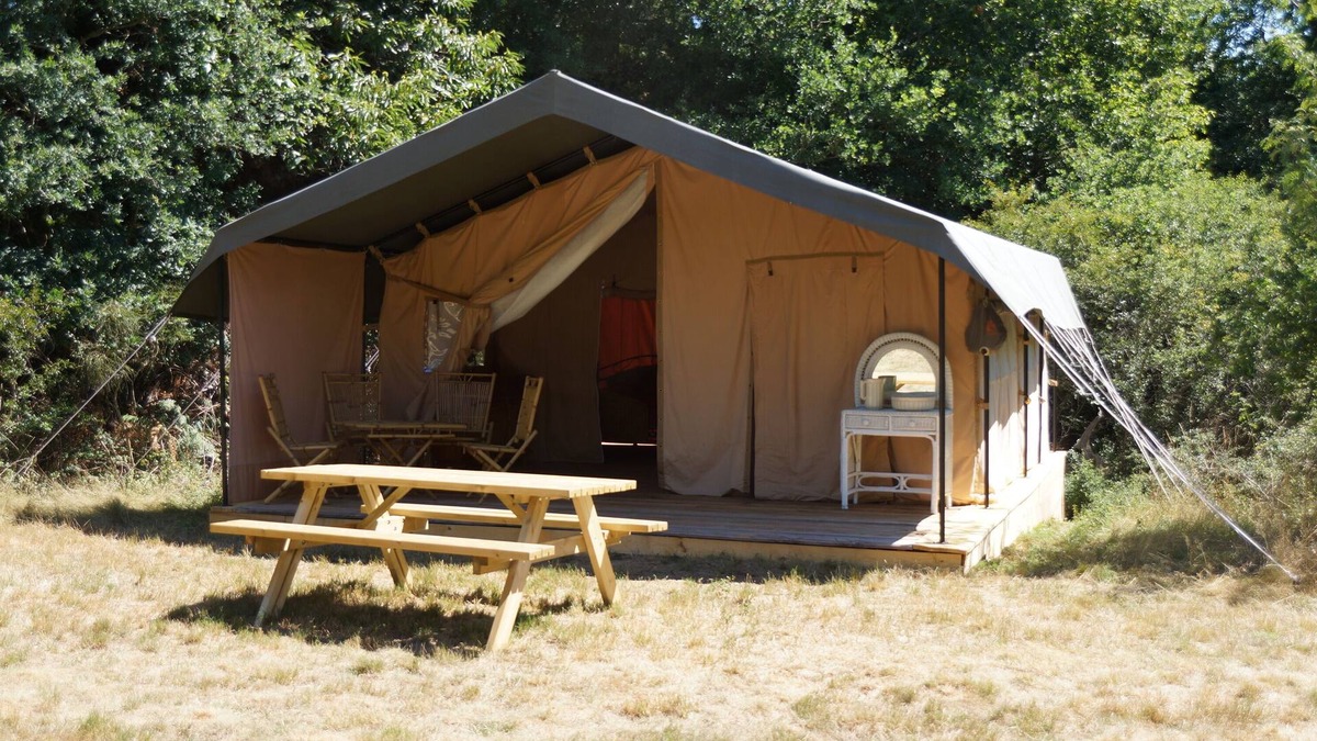 Le Champ-Saint-Pere House | Safari tent in a large location