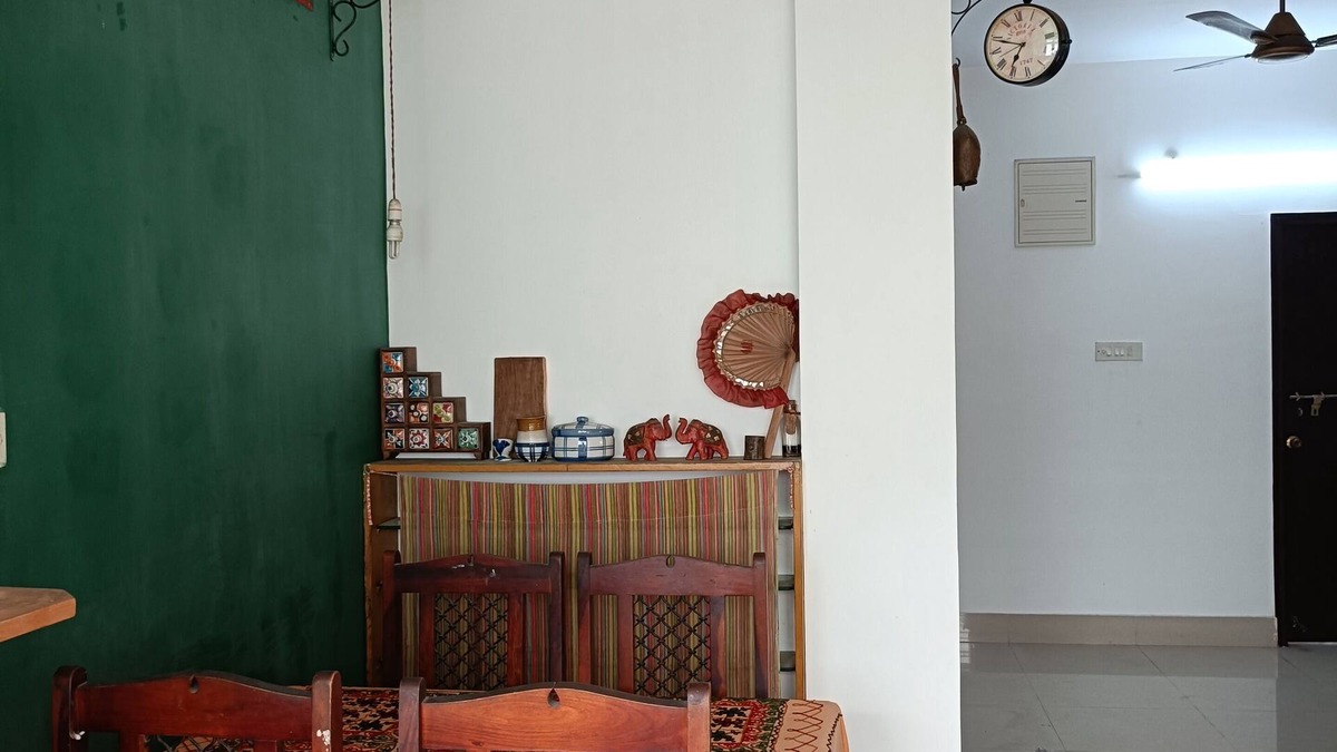 Kolkata Apartment | Safe and quiet apartment with AC in all rooms