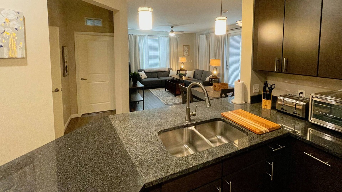 Town and Country Apartment | Safe & Desirable Des Peres- LARGE Luxury Unit