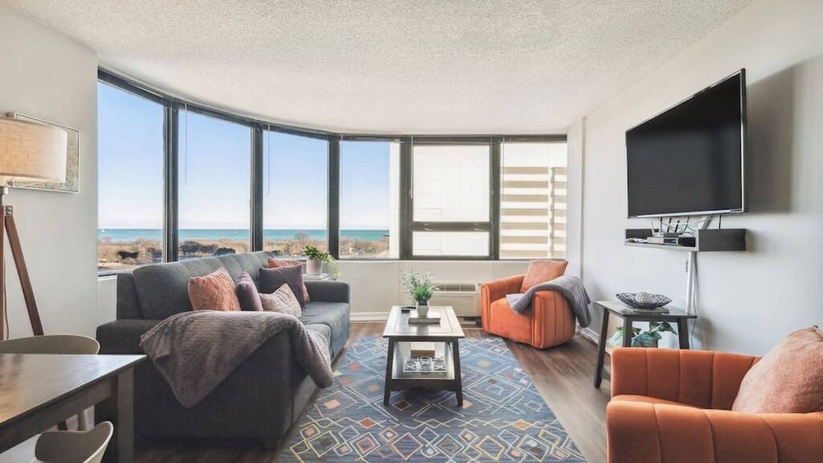 South Loop Condo | Safe Dtown Park VIEWS| Mich Ave, Museums 2bd/2ba