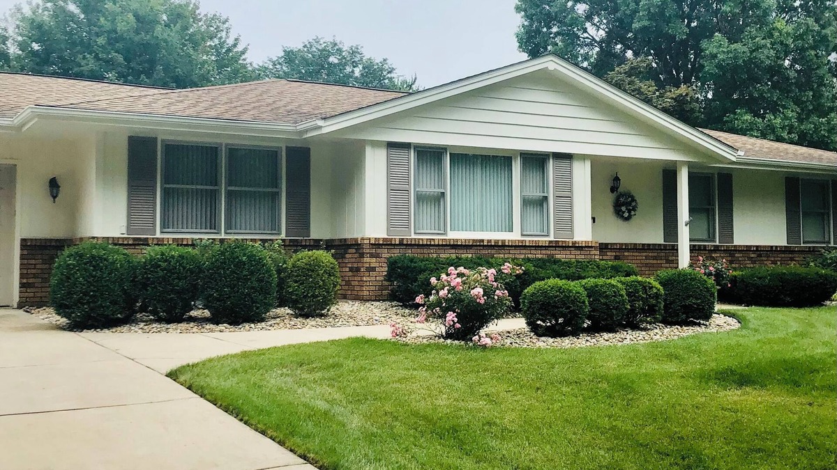 Rockford House | Safe perfect location near everything, 3+ bedrooms in NE Rockford