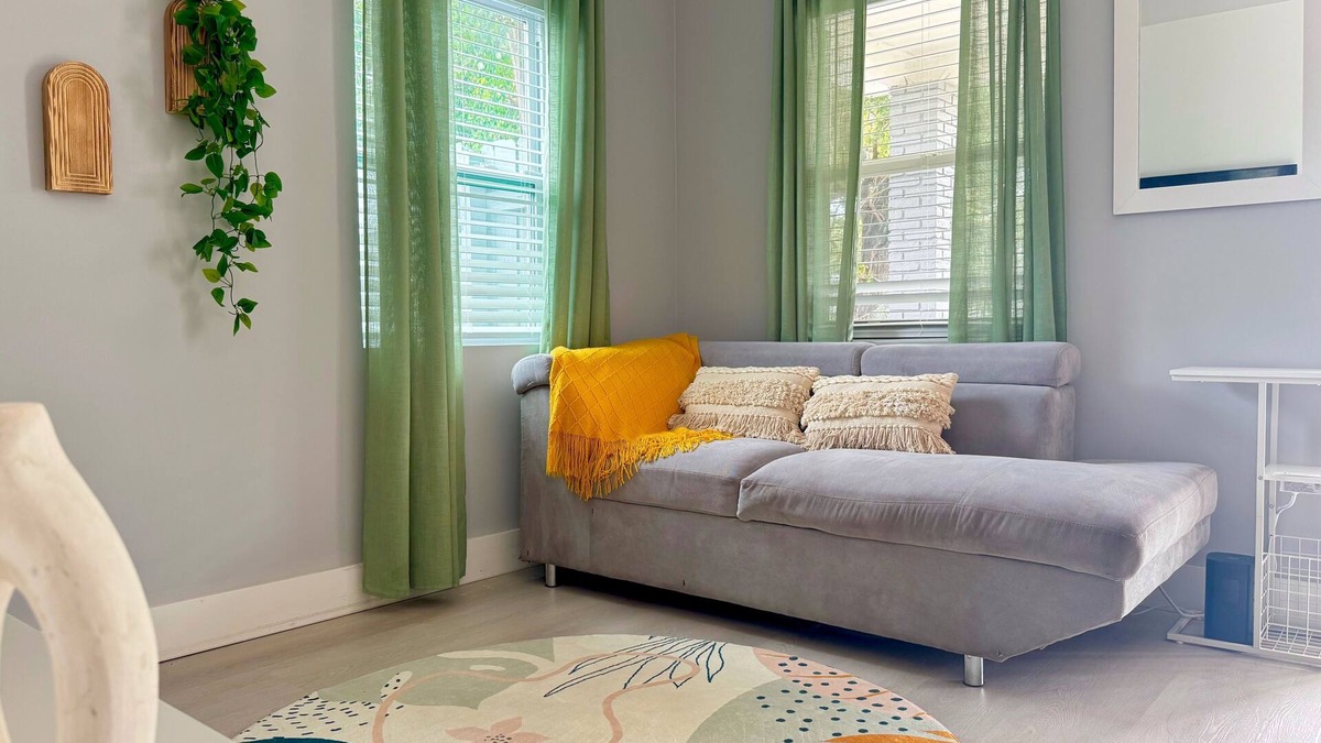 Edgewood Apartment | Safe, private & peaceful 10 mins from FLL beach, cozy 1bd cottage.