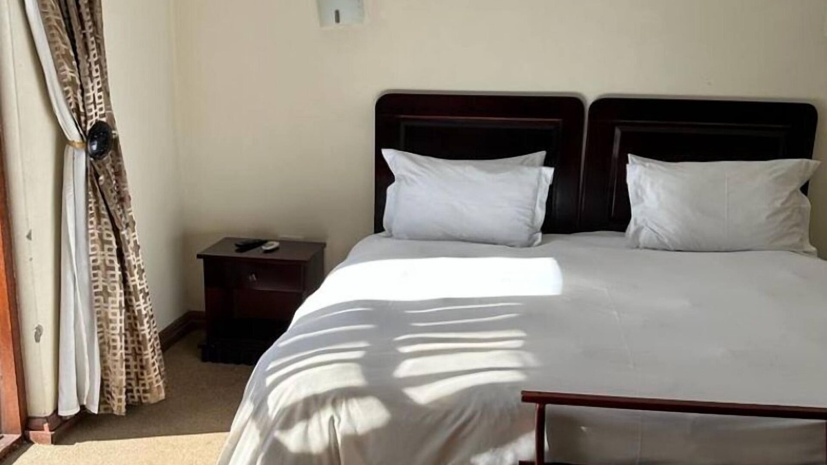 Mokopane House | Safe Stay Guest Housennear town, garages & schools & restaurants