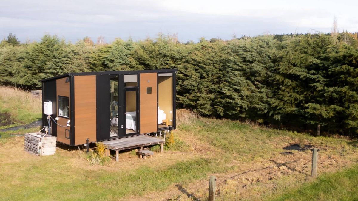 West Eyreton House | Saffrondaze Farmstay by Tiny Away