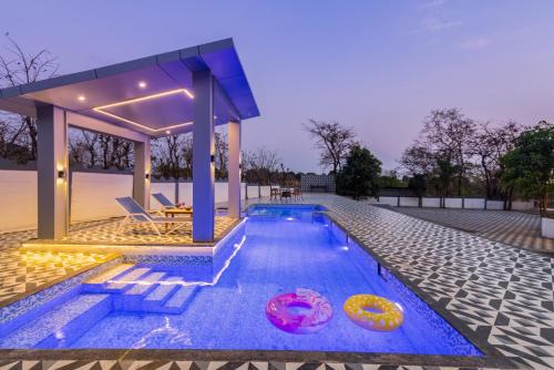 Khodala Villa | SaffronStays Sienna, Kasara