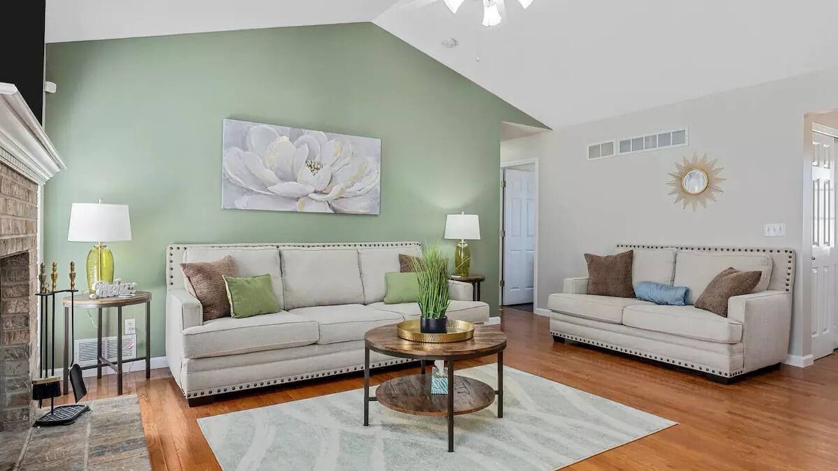 O'Fallon House | Sage Haven Ranch Retreat, Yard, Fire Pit, BBQ, Office space, Close to shopping
