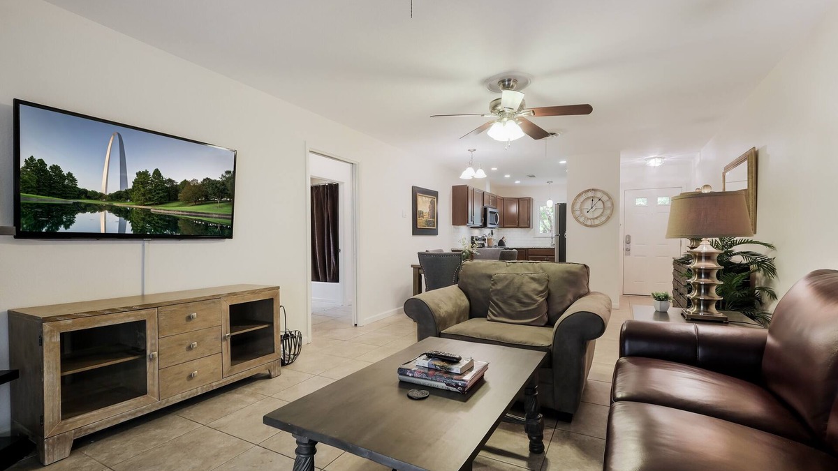 North San Antonio - SAT House | Sage Suite II - Safe, Cozy & Pet Friendly.