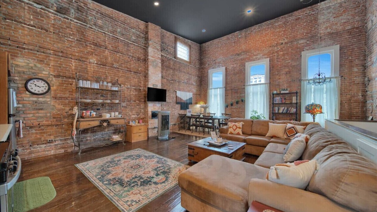 Lexington Apartment | Sage&Wildflowers Loft, DT Lex