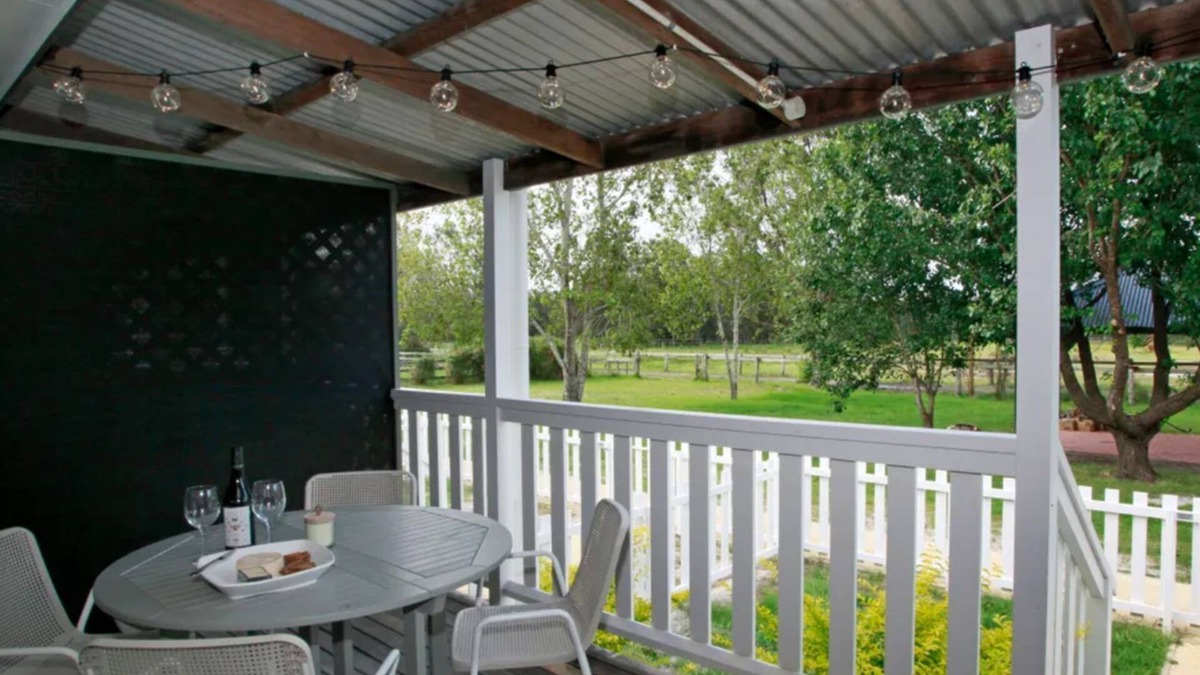 Anna Bay House | Sahara Trails 'Cabin 2' - WiFi, Air Conditioning, Horse Riding and much more !