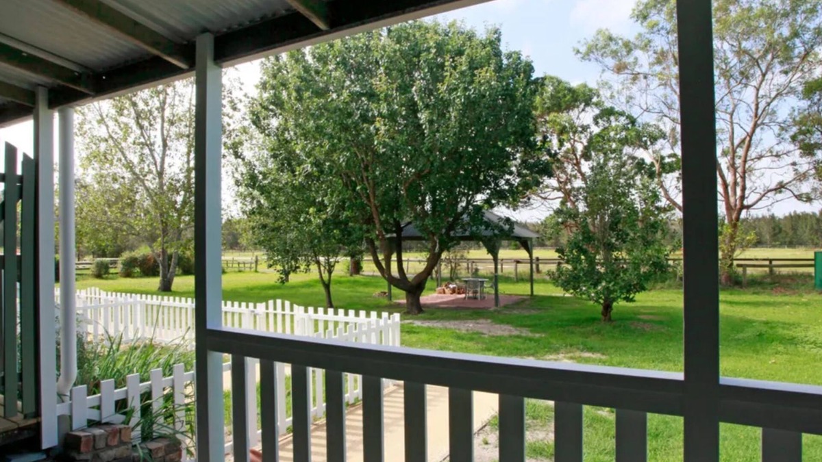 Anna Bay Apartment | Sahara Trails 'Studio' - WiFi, Air Conditioning, Horse Riding and much more !