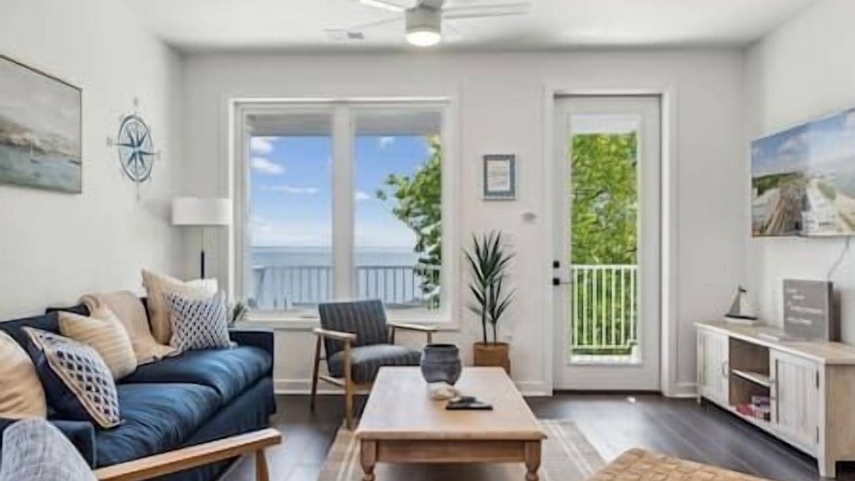 Issue Apartment | Sail Away