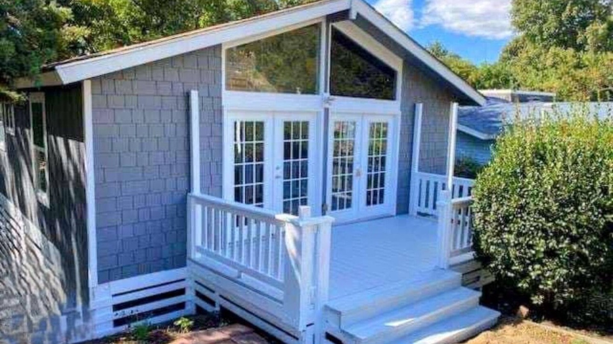 Colington Harbour Cottage | Sail Cove - Charming Colington Cottage - Pet Friendly- Community Pool!