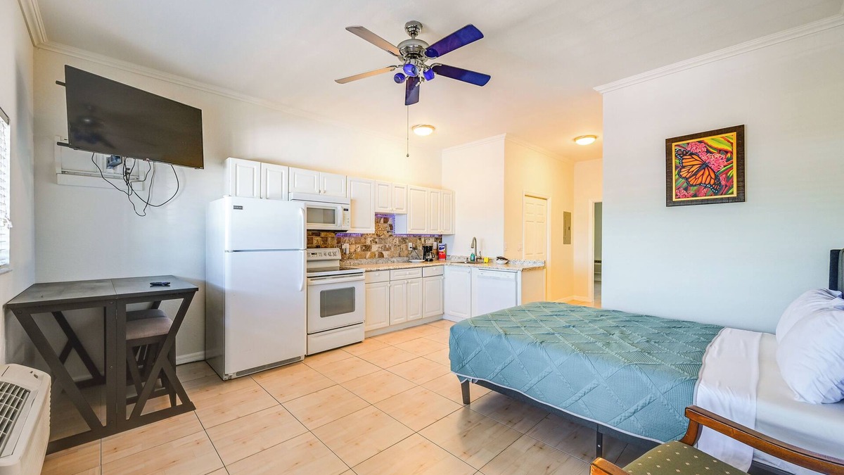 Naples Condo | Sail + Soak: Naples Condo w/Heated Pool Access
